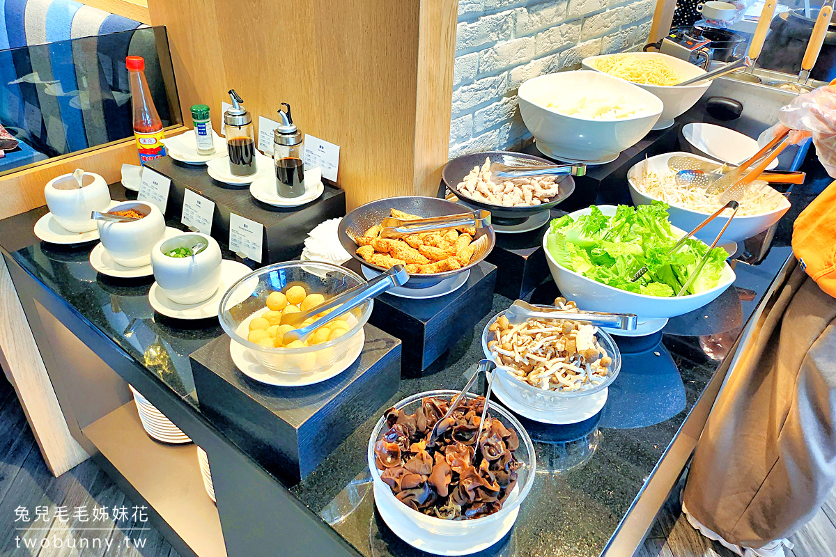 高雄住宿【高雄愛河智選假日酒店】24小時免費咖啡點心吧，早餐還有星巴克咖啡無限暢飲 @兔兒毛毛姊妹花