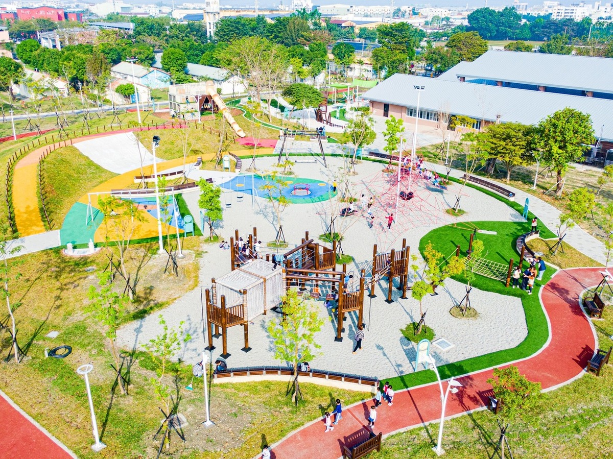 屏東特色公園》潮好玩幸福村～大沙坑、溜滑梯、攀爬塔、兒童版極限體能王，還有文創市集好好逛 @兔兒毛毛姊妹花