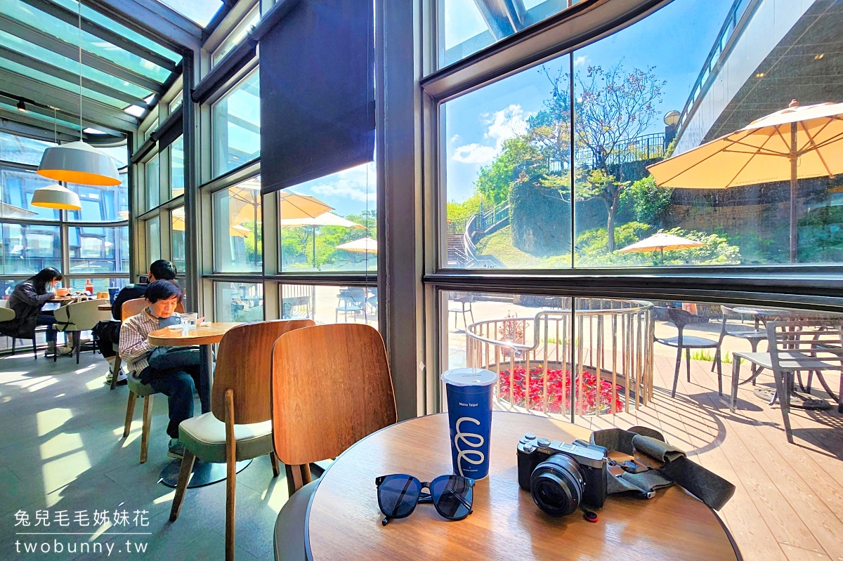 【Metrocoffee 大安森林公園】台北森林系咖啡廳推薦，大面窗景看綠意、捷運即達放空系咖啡店 @兔兒毛毛姊妹花