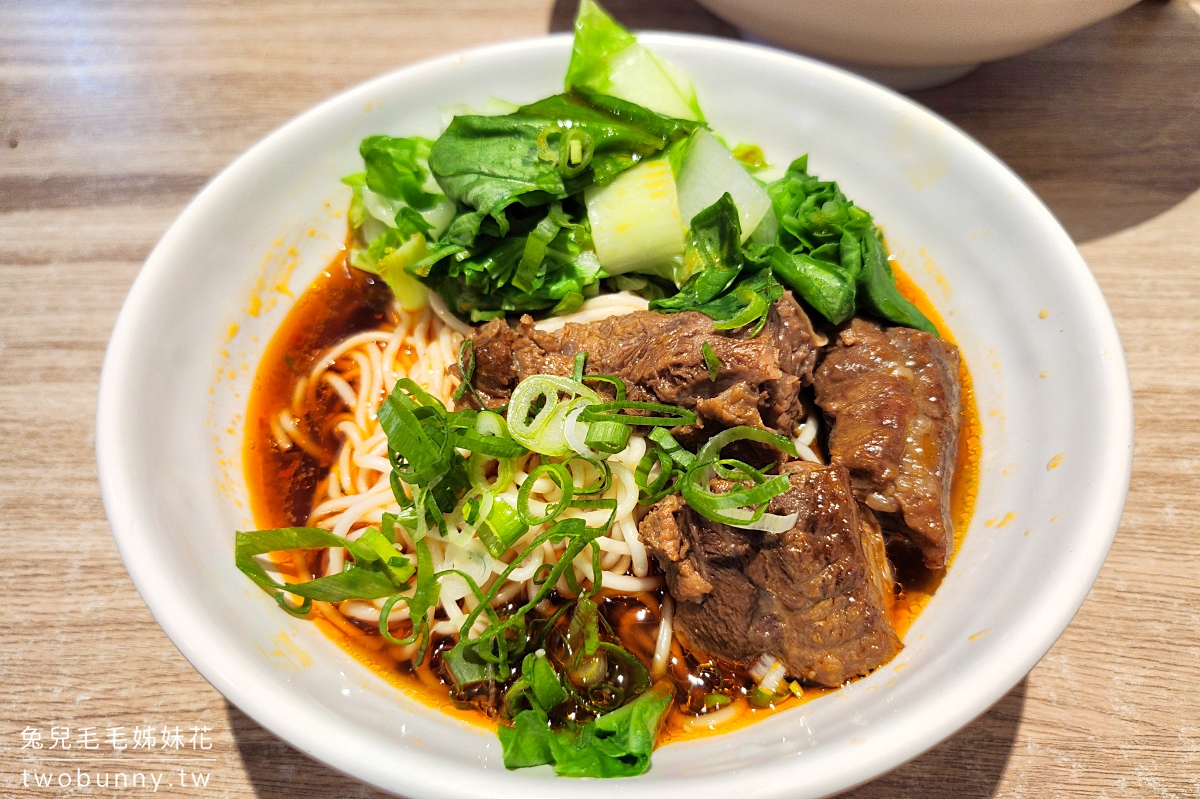 南京三民美食》蜀渝牛肉麵~藏身小巷的清甜系番茄牛肉麵，半筋半肉必點!! @兔兒毛毛姊妹花