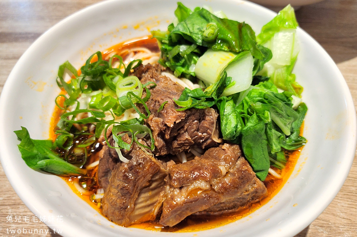 南京三民美食》蜀渝牛肉麵~藏身小巷的清甜系番茄牛肉麵，半筋半肉必點!! @兔兒毛毛姊妹花