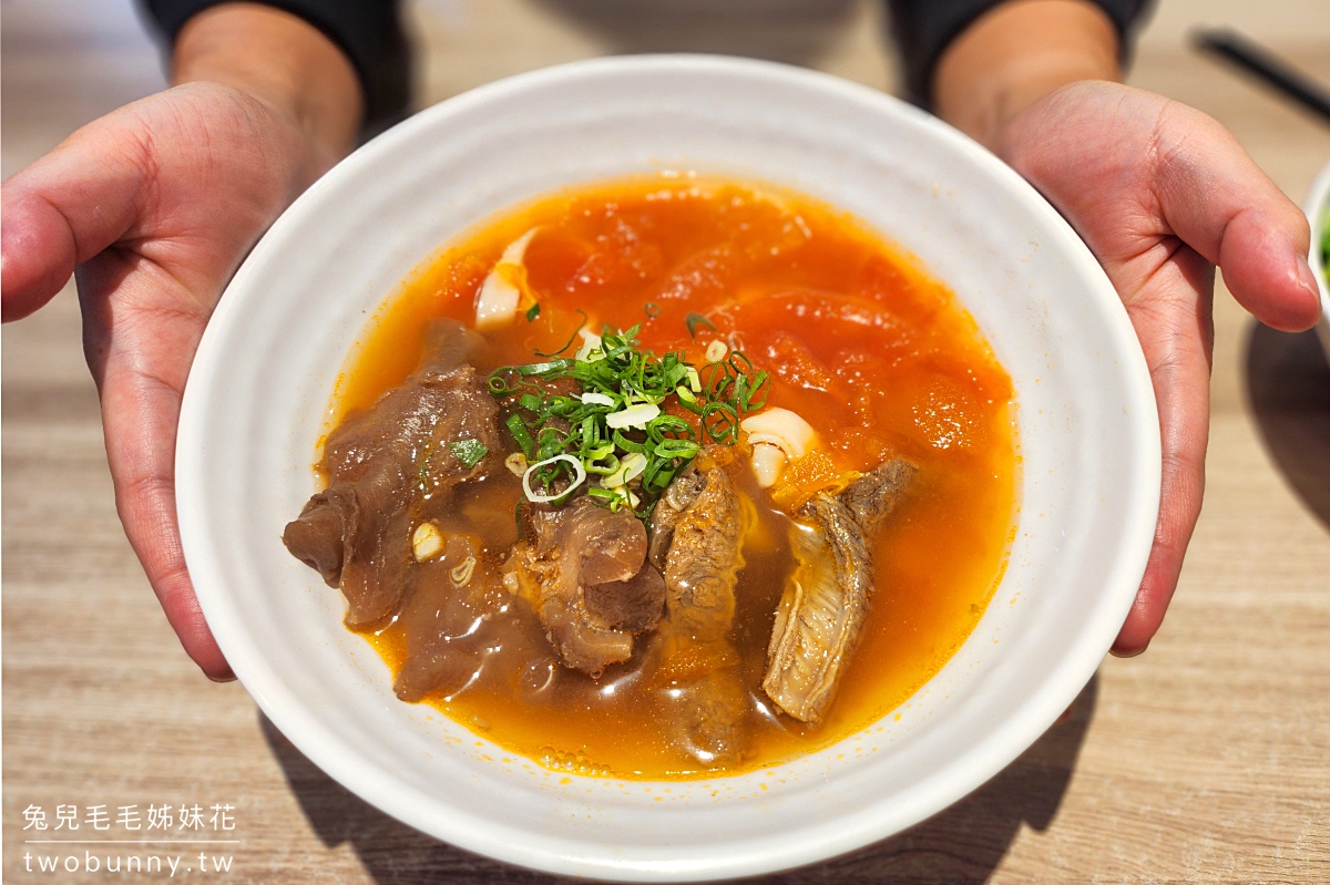 南京三民美食》蜀渝牛肉麵~藏身小巷的清甜系番茄牛肉麵，半筋半肉必點!! @兔兒毛毛姊妹花