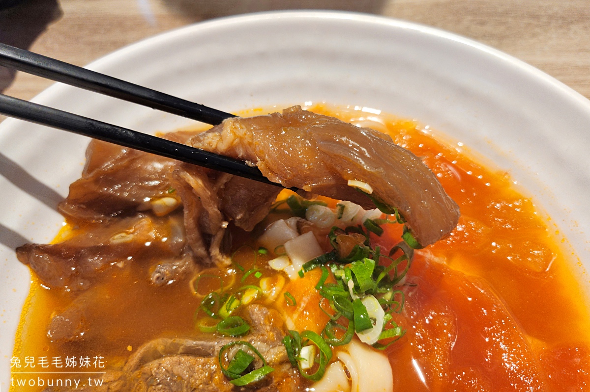 南京三民美食》蜀渝牛肉麵~藏身小巷的清甜系番茄牛肉麵，半筋半肉必點!! @兔兒毛毛姊妹花