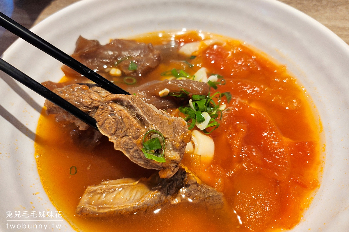 南京三民美食》蜀渝牛肉麵~藏身小巷的清甜系番茄牛肉麵，半筋半肉必點!! @兔兒毛毛姊妹花