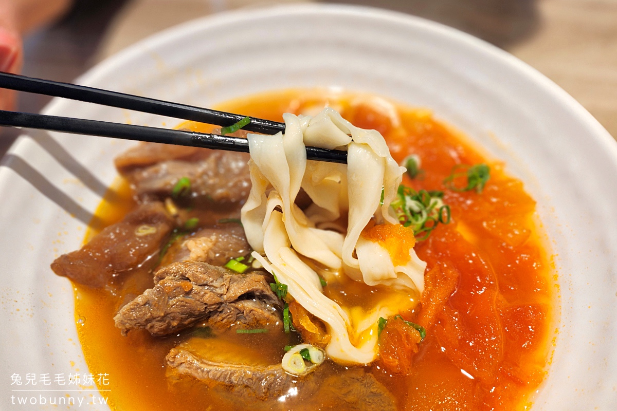 南京三民美食》蜀渝牛肉麵~藏身小巷的清甜系番茄牛肉麵，半筋半肉必點!! @兔兒毛毛姊妹花