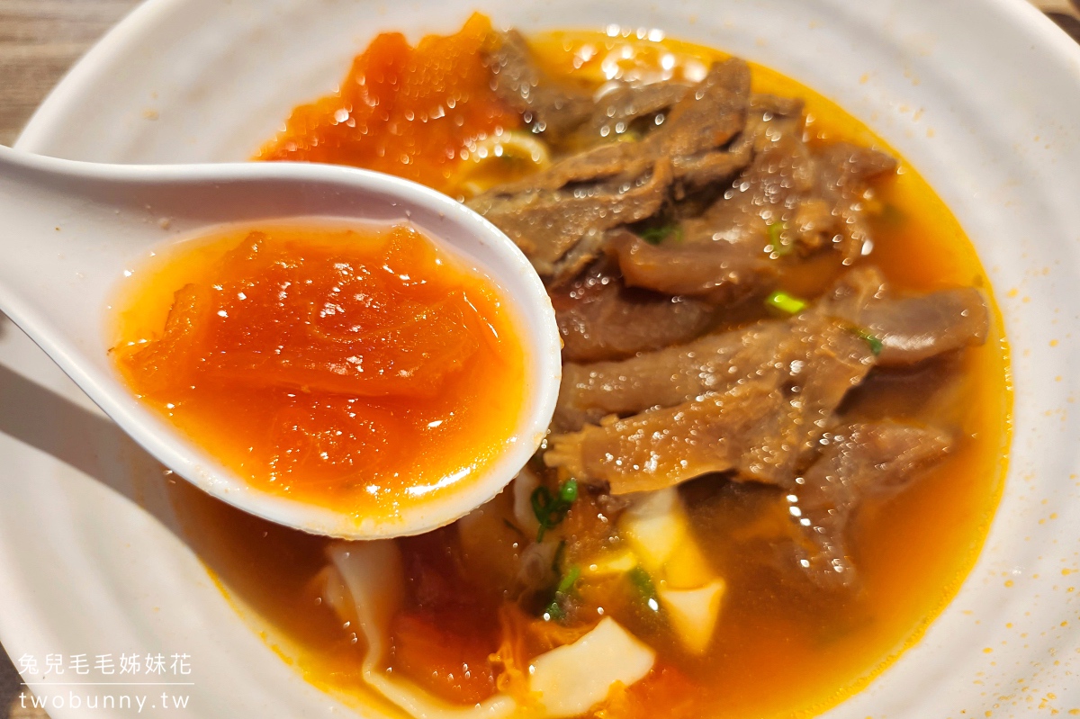 南京三民美食》蜀渝牛肉麵~藏身小巷的清甜系番茄牛肉麵，半筋半肉必點!! @兔兒毛毛姊妹花