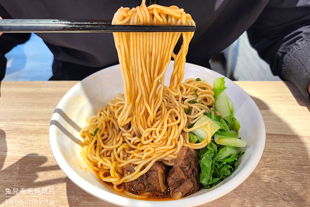 南京三民美食》蜀渝牛肉麵~藏身小巷的清甜系番茄牛肉麵，半筋半肉必點!! @兔兒毛毛姊妹花