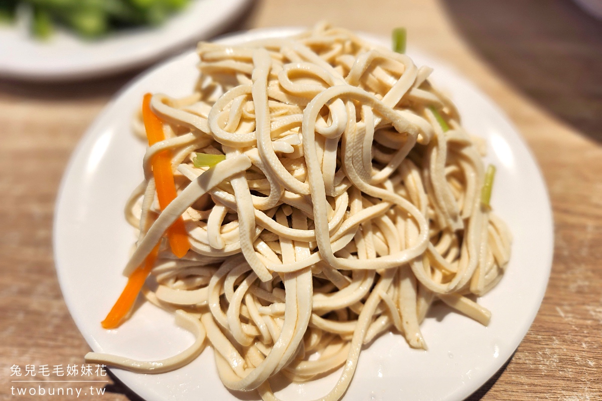 南京三民美食》蜀渝牛肉麵~藏身小巷的清甜系番茄牛肉麵，半筋半肉必點!! @兔兒毛毛姊妹花