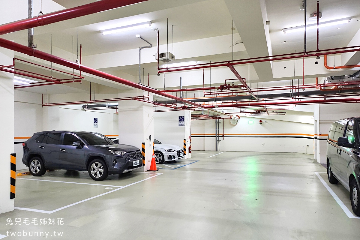 【探索私旅 Explore Hotel】台中逢甲住宿推薦！逢甲夜市走路5分鐘、免費停車＋航空主題設計旅店 @兔兒毛毛姊妹花
