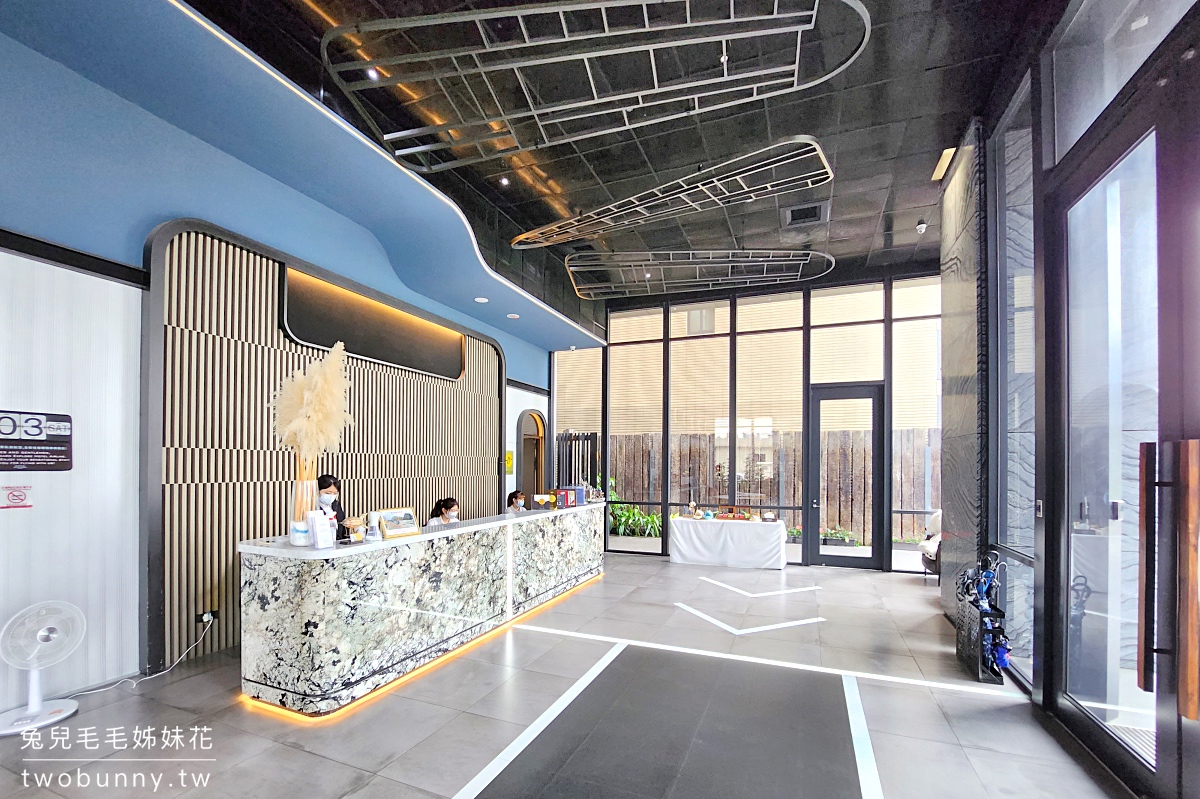 【探索私旅 Explore Hotel】台中逢甲住宿推薦！逢甲夜市走路5分鐘、免費停車＋航空主題設計旅店 @兔兒毛毛姊妹花
