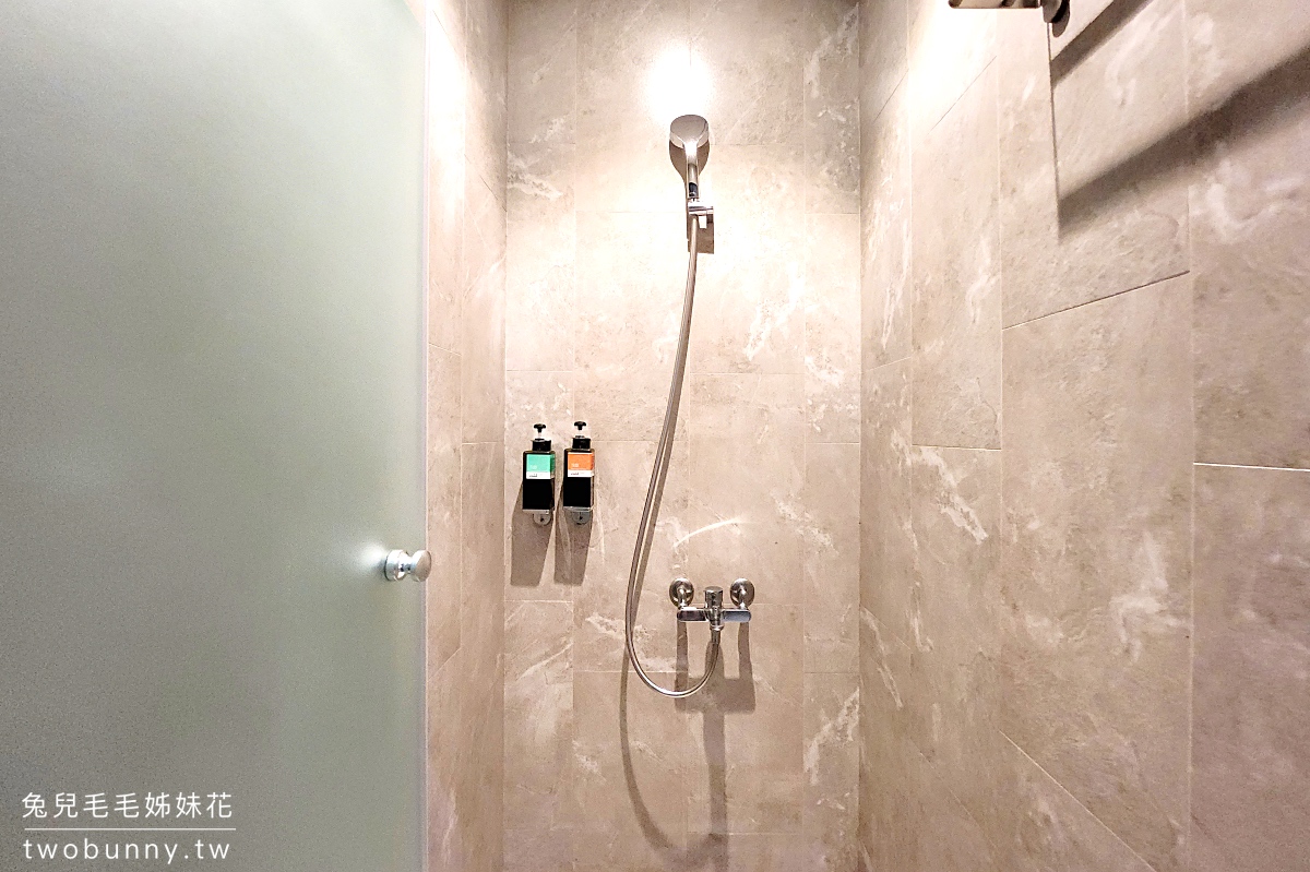 【探索私旅 Explore Hotel】台中逢甲住宿推薦！逢甲夜市走路5分鐘、免費停車＋航空主題設計旅店 @兔兒毛毛姊妹花