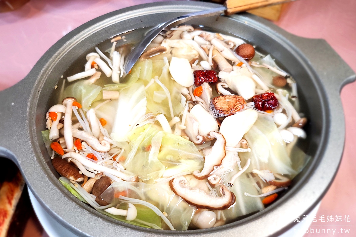 【龍莊烤乳豬庭園餐廳】台中大坑美食正宗手工炭火烤乳豬,外皮喀滋喀滋和餅乾一樣酥脆 @兔兒毛毛姊妹花 【龍莊烤乳豬庭園餐廳】台中大坑美食正宗手工炭火烤乳豬,外皮喀滋喀滋和餅乾一樣酥脆 @兔兒毛毛姊妹花