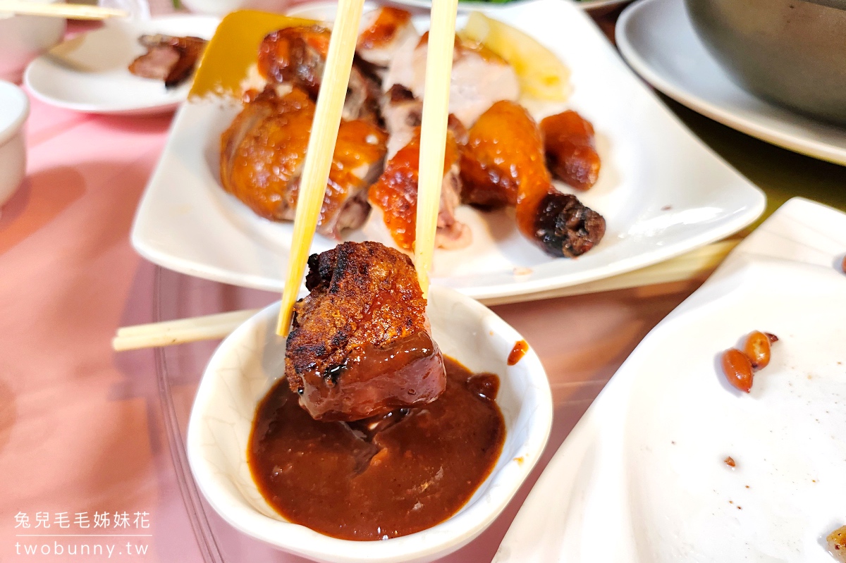 【龍莊烤乳豬庭園餐廳】台中大坑美食正宗手工炭火烤乳豬,外皮喀滋喀滋和餅乾一樣酥脆 @兔兒毛毛姊妹花 【龍莊烤乳豬庭園餐廳】台中大坑美食正宗手工炭火烤乳豬,外皮喀滋喀滋和餅乾一樣酥脆 @兔兒毛毛姊妹花