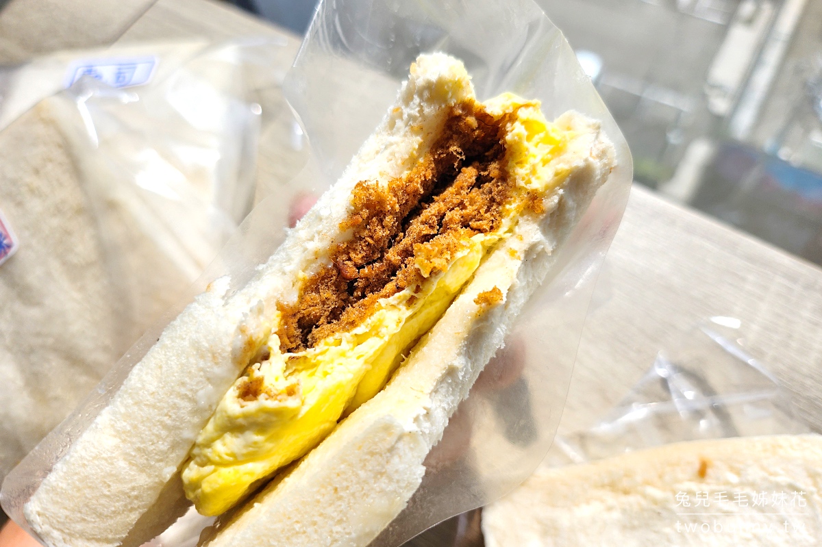 台中逢甲美食》逢甲滑蛋早餐店~超特別包餡滑蛋夾進軟綿吐司,便宜好吃逢甲早餐 @兔兒毛毛姊妹花 台中逢甲美食》逢甲滑蛋早餐店~超特別包餡滑蛋夾進軟綿吐司,便宜好吃逢甲早餐 @兔兒毛毛姊妹花