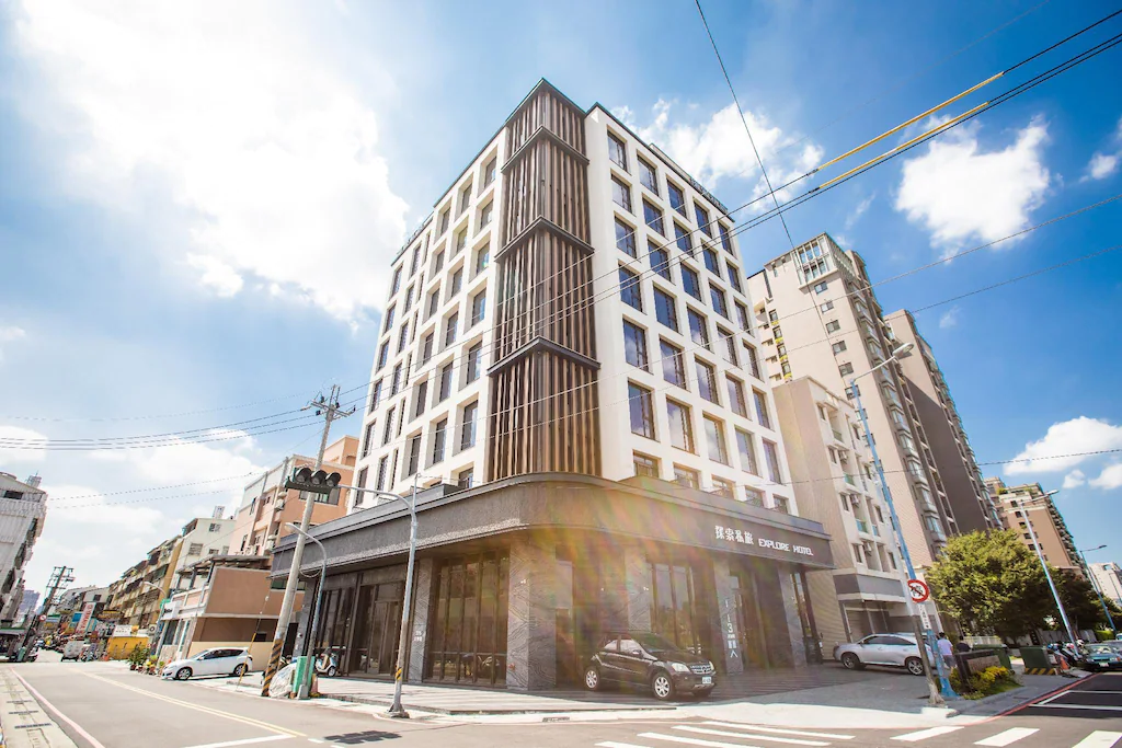 【探索私旅 Explore Hotel】台中逢甲住宿推薦！逢甲夜市走路5分鐘、免費停車＋航空主題設計旅店 @兔兒毛毛姊妹花