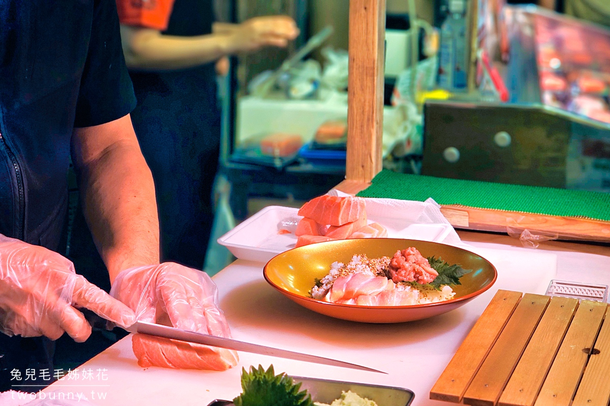 【黑銀まぐろや】大阪黑門市場必吃!黑鮪魚生魚片、握壽司+丼飯攻略 @兔兒毛毛姊妹花 【黑銀まぐろや】大阪黑門市場必吃!黑鮪魚生魚片、握壽司+丼飯攻略 @兔兒毛毛姊妹花