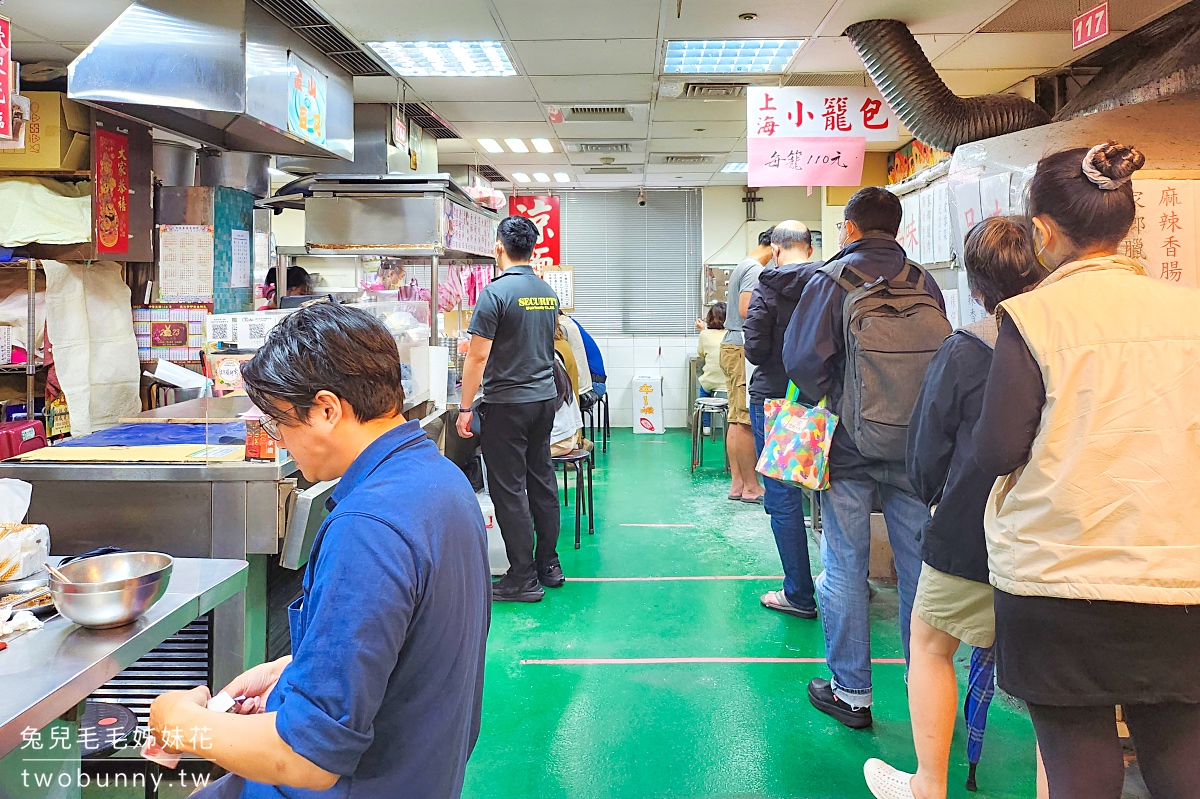 小巨蛋美食》龍城市場上海小籠包｜老麵發酵外皮香Q帶勁～根本小肉包!! @兔兒毛毛姊妹花