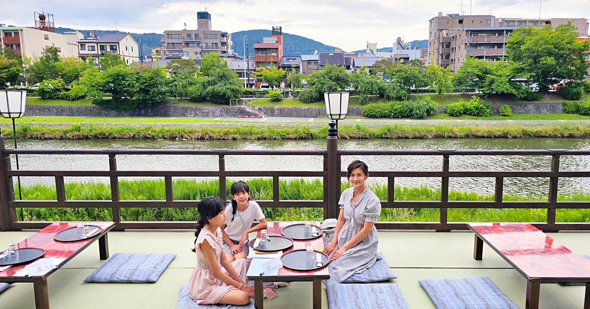【料理旅館鶴清】京都鴨川納涼床｜夏季限定河景第一排懷石料理＋中文預約 @兔兒毛毛姊妹花