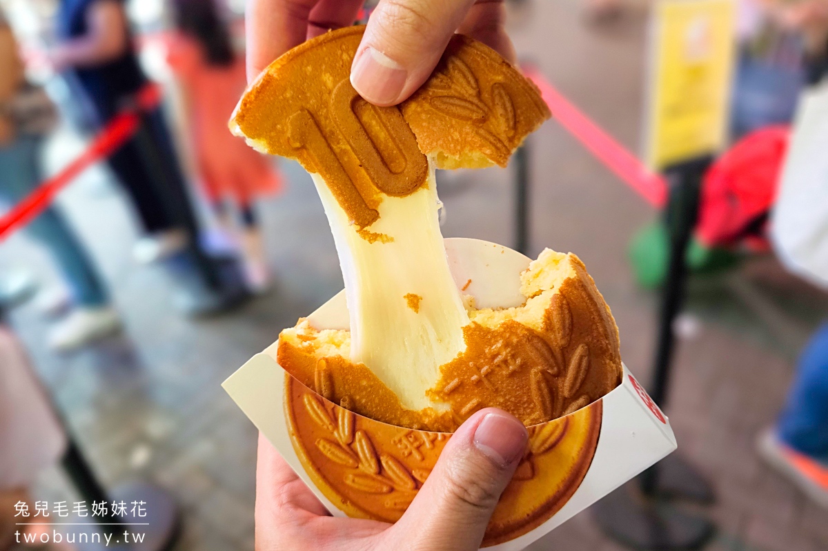 大阪美食【道頓堀10円麵包】大王チーズ10円パン~人氣爆棚道頓堀美食,外型可愛還會瘋狂拉絲 @兔兒毛毛姊妹花 大阪美食【道頓堀10円麵包】大王チーズ10円パン~人氣爆棚道頓堀美食,外型可愛還會瘋狂拉絲 @兔兒毛毛姊妹花