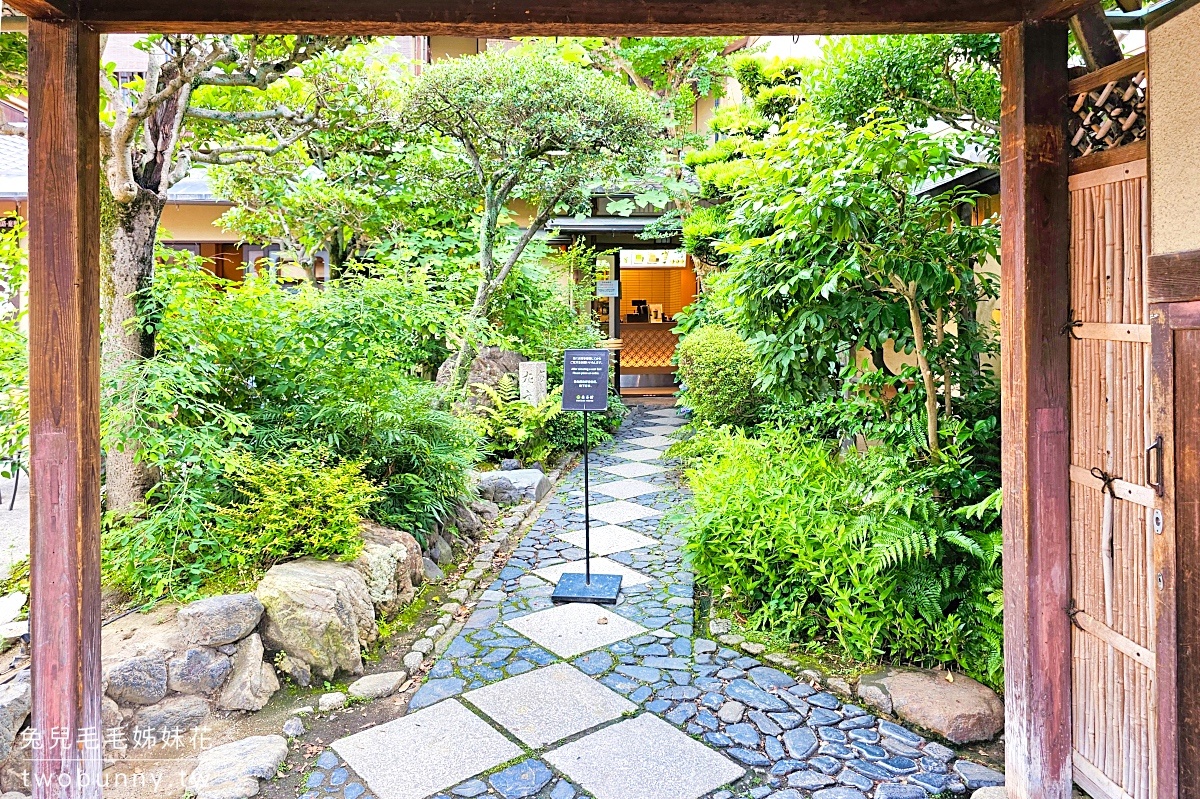 京都清水寺美食【MACCHA HOUSE 抹茶館】産寧坂最美庭園抹茶專賣店，抹茶提拉米蘇必點 @兔兒毛毛姊妹花