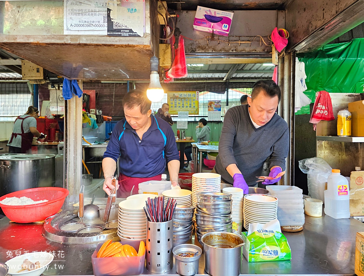 大稻埕美食【許仔豬腳麵線】慈聖宮美食街必吃50年白煮豬腳湯老店，大橋頭廟口美食 @兔兒毛毛姊妹花