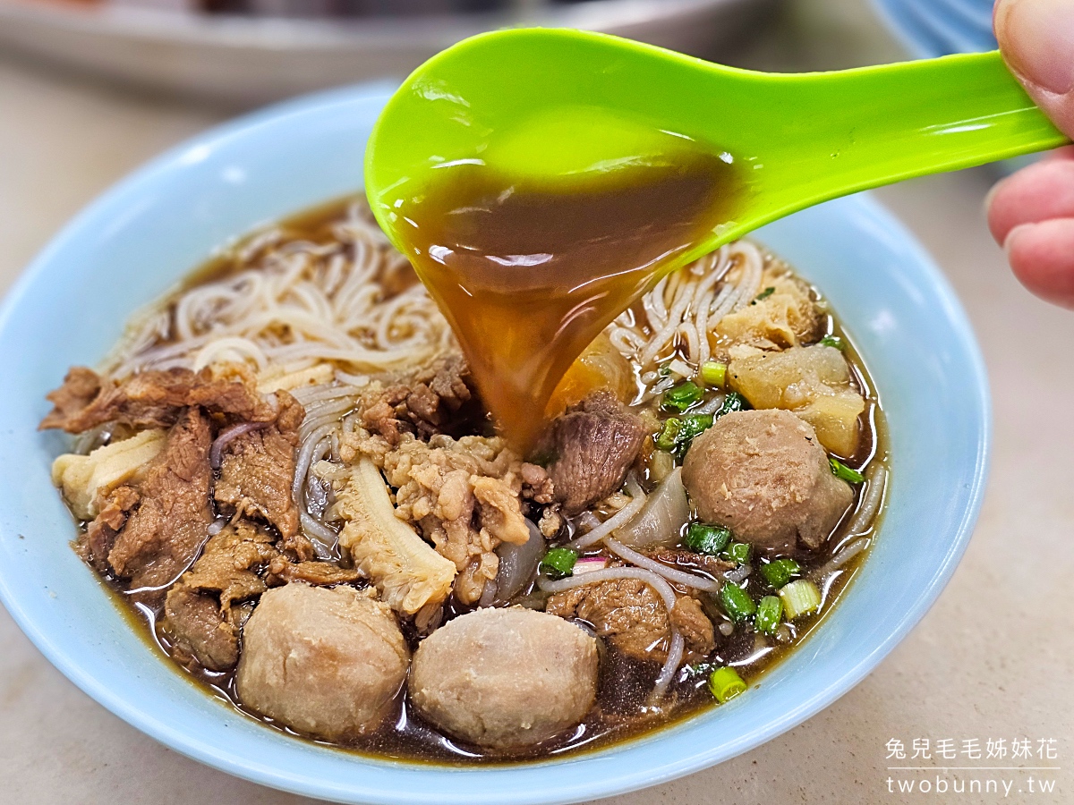 沙巴美食【怡豐茶室】Kedai Kopi Yee Fung～亞庇加雅街必吃叻沙王，大推怡豐牛雜 @兔兒毛毛姊妹花