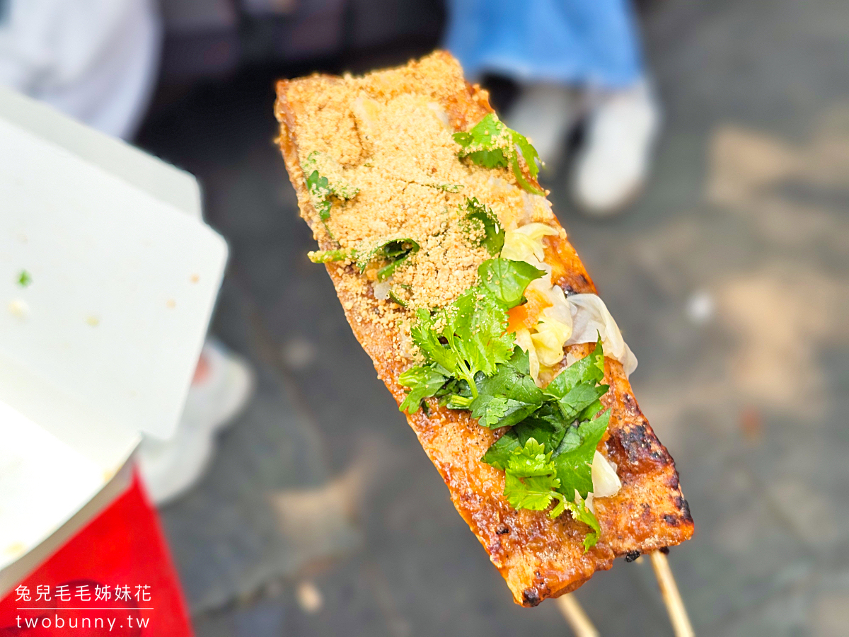 深坑老街美食推薦｜金大鼎香豆腐：炭烤串燒超爆汁，加泡菜超對味 @兔兒毛毛姊妹花