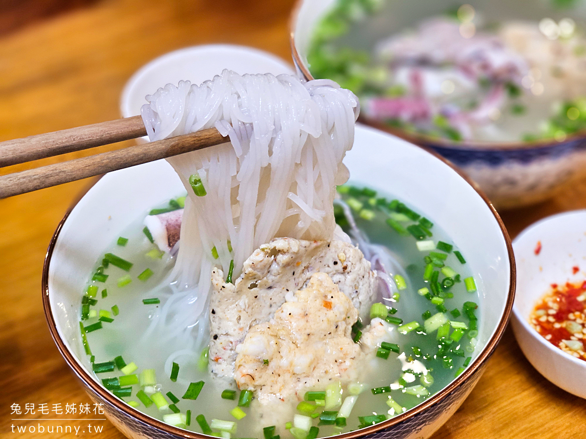 【B&uacute;n Quậy Kiến X&acirc;y Grand World】富國大世界美食｜富國島必吃小卷米粉，不用跑陽東也吃得到 @兔兒毛毛姊妹花