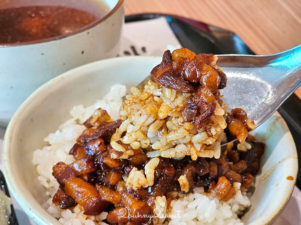 桃園機場小王煮瓜|米其林必比登美食進駐桃機二航廈,免排隊吃黑金滷肉飯 @兔兒毛毛姊妹花 桃園機場小王煮瓜|米其林必比登美食進駐桃機二航廈,免排隊吃黑金滷肉飯 @兔兒毛毛姊妹花