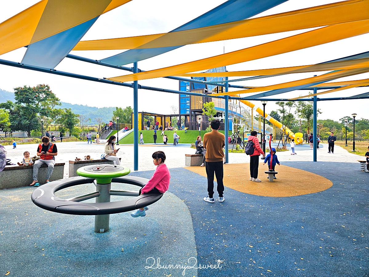 南投特色公園【草屯酷比親子運動公園】三層樓高貨櫃溜滑梯、超嗨旋轉翹翹板~好玩又放電 @兔兒毛毛姊妹花 南投特色公園【草屯酷比親子運動公園】三層樓高貨櫃溜滑梯、超嗨旋轉翹翹板~好玩又放電 @兔兒毛毛姊妹花