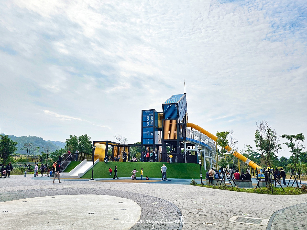 南投特色公園【草屯酷比親子運動公園】三層樓高貨櫃溜滑梯、超嗨旋轉翹翹板~好玩又放電 @兔兒毛毛姊妹花 南投特色公園【草屯酷比親子運動公園】三層樓高貨櫃溜滑梯、超嗨旋轉翹翹板~好玩又放電 @兔兒毛毛姊妹花