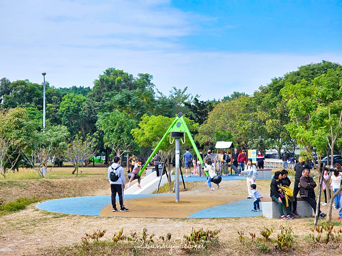 南投特色公園【草屯酷比親子運動公園】三層樓高貨櫃溜滑梯、超嗨旋轉翹翹板~好玩又放電 @兔兒毛毛姊妹花 南投特色公園【草屯酷比親子運動公園】三層樓高貨櫃溜滑梯、超嗨旋轉翹翹板~好玩又放電 @兔兒毛毛姊妹花