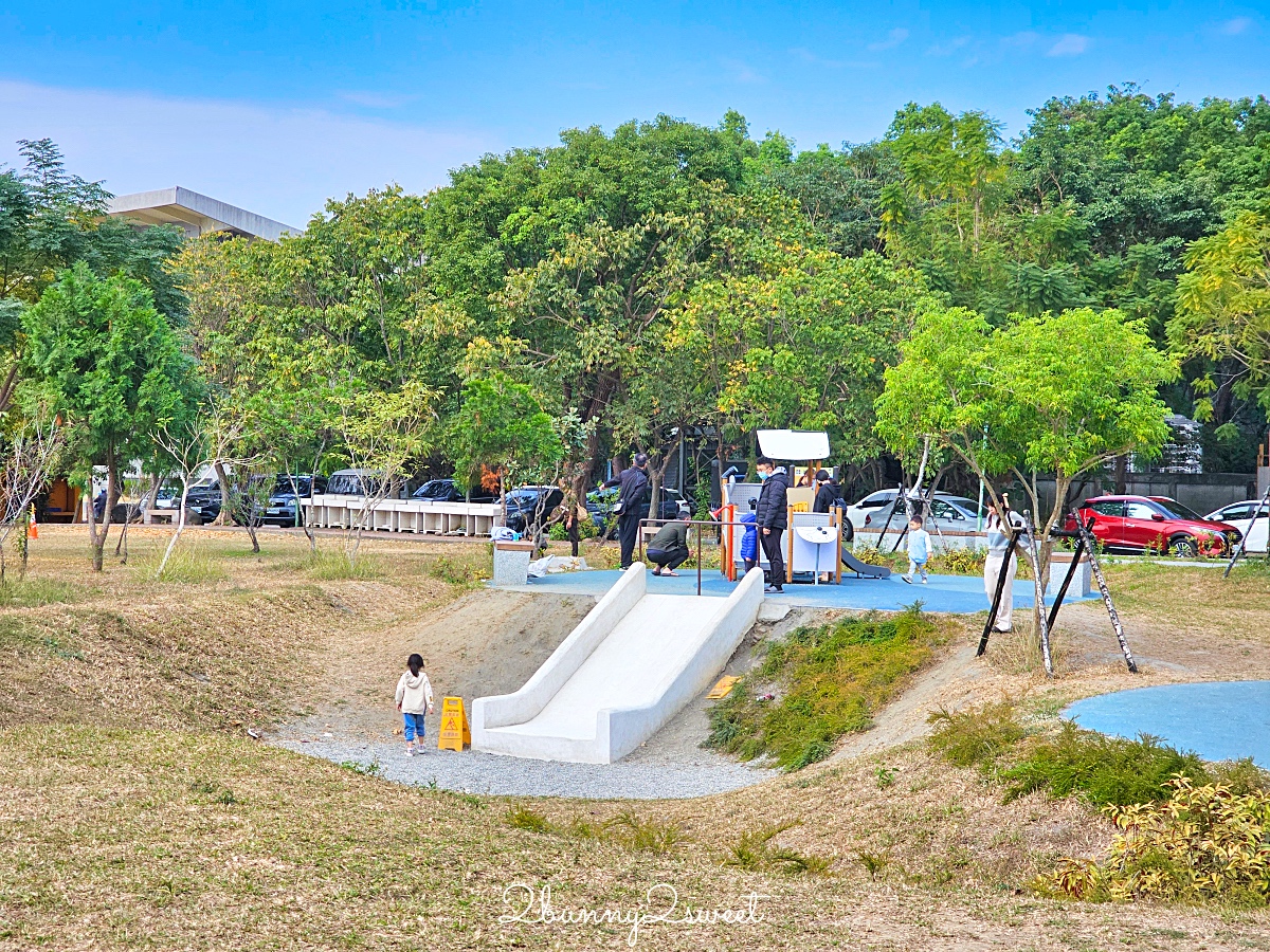 南投特色公園【草屯酷比親子運動公園】三層樓高貨櫃溜滑梯、超嗨旋轉翹翹板~好玩又放電 @兔兒毛毛姊妹花 南投特色公園【草屯酷比親子運動公園】三層樓高貨櫃溜滑梯、超嗨旋轉翹翹板~好玩又放電 @兔兒毛毛姊妹花