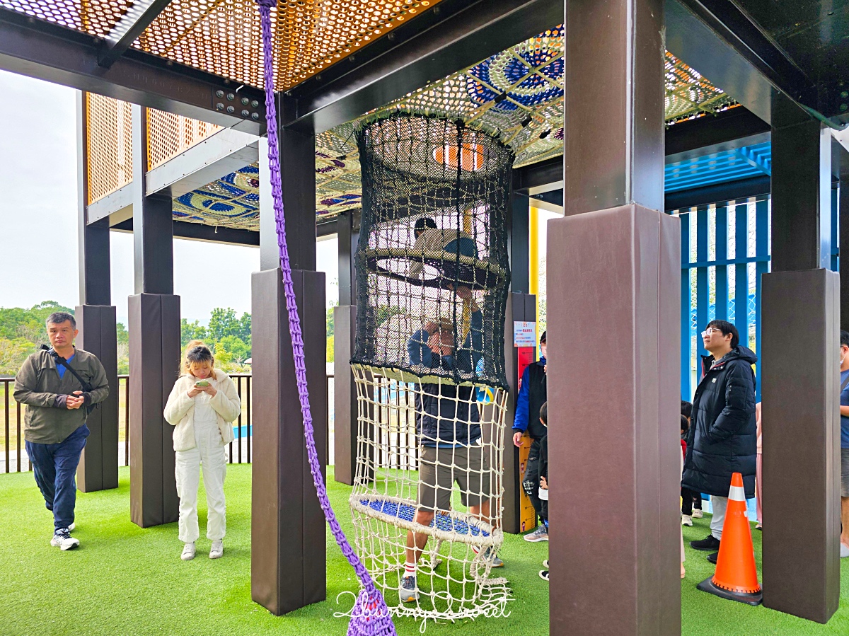 南投特色公園【草屯酷比親子運動公園】三層樓高貨櫃溜滑梯、超嗨旋轉翹翹板~好玩又放電 @兔兒毛毛姊妹花 南投特色公園【草屯酷比親子運動公園】三層樓高貨櫃溜滑梯、超嗨旋轉翹翹板~好玩又放電 @兔兒毛毛姊妹花