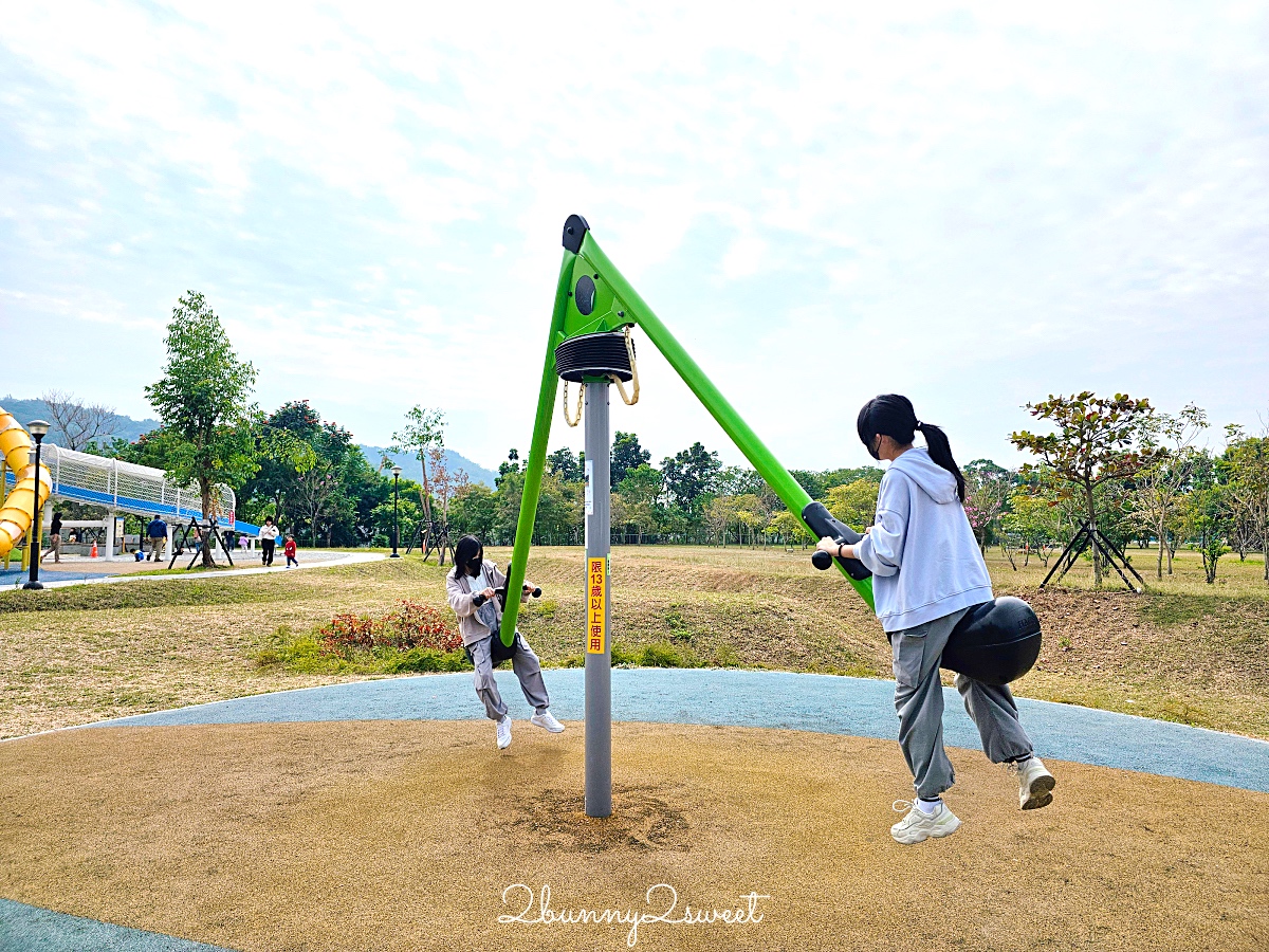 南投特色公園【草屯酷比親子運動公園】三層樓高貨櫃溜滑梯、超嗨旋轉翹翹板~好玩又放電 @兔兒毛毛姊妹花 南投特色公園【草屯酷比親子運動公園】三層樓高貨櫃溜滑梯、超嗨旋轉翹翹板~好玩又放電 @兔兒毛毛姊妹花