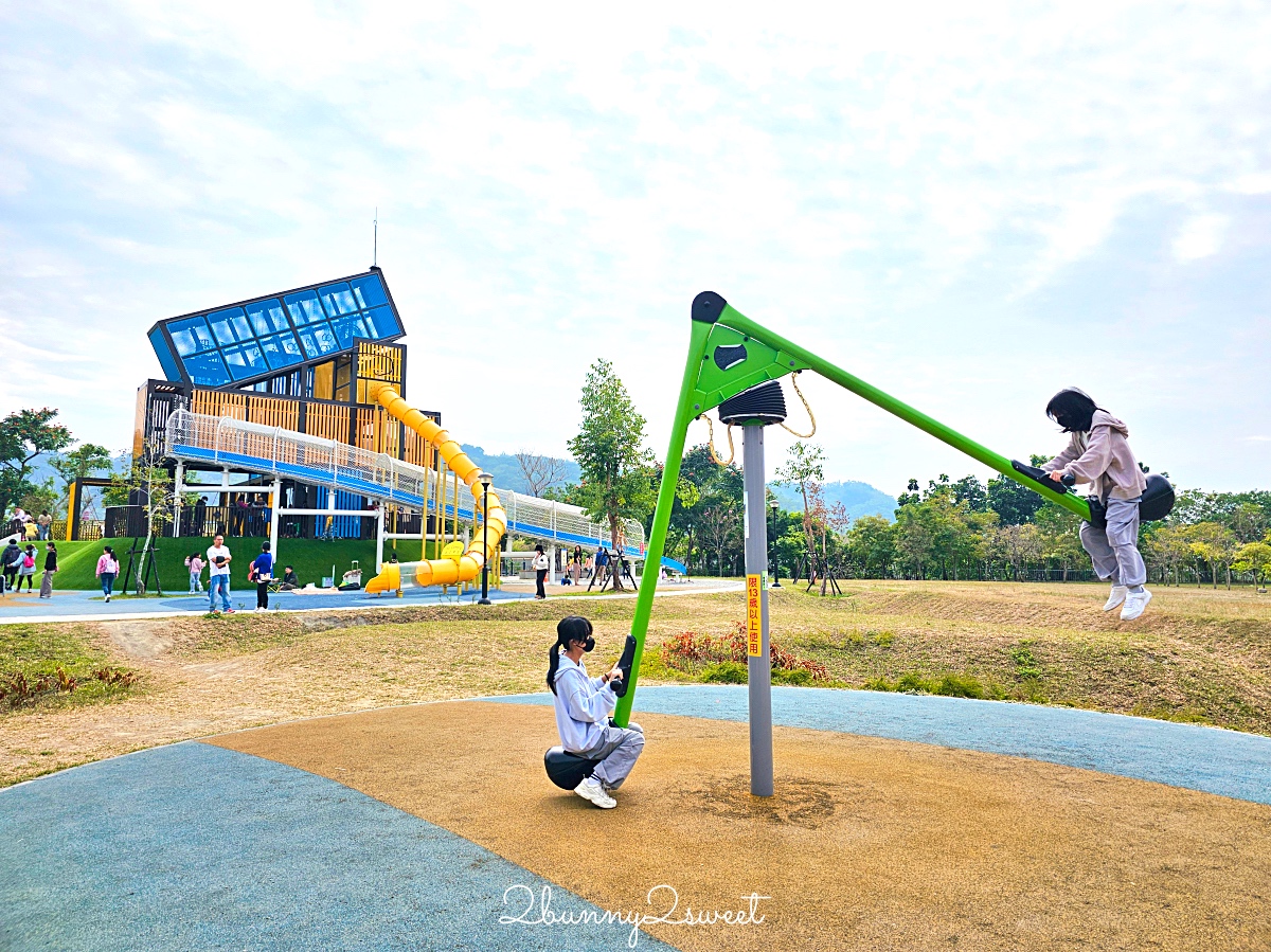 南投特色公園【草屯酷比親子運動公園】三層樓高貨櫃溜滑梯、超嗨旋轉翹翹板~好玩又放電 @兔兒毛毛姊妹花 南投特色公園【草屯酷比親子運動公園】三層樓高貨櫃溜滑梯、超嗨旋轉翹翹板~好玩又放電 @兔兒毛毛姊妹花