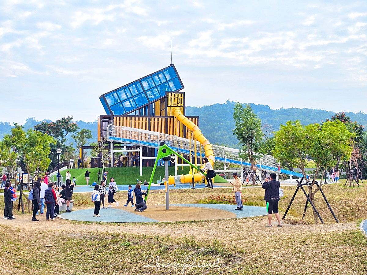 南投特色公園【草屯酷比親子運動公園】三層樓高貨櫃溜滑梯、超嗨旋轉翹翹板~好玩又放電 @兔兒毛毛姊妹花 南投特色公園【草屯酷比親子運動公園】三層樓高貨櫃溜滑梯、超嗨旋轉翹翹板~好玩又放電 @兔兒毛毛姊妹花