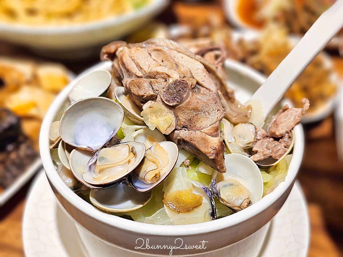 善導寺美食「雙月食品社青島店」華麗回歸,連續千年米其林推薦養生湯品連外國人都愛 @兔兒毛毛姊妹花 善導寺美食「雙月食品社青島店」華麗回歸,連續千年米其林推薦養生湯品連外國人都愛 @兔兒毛毛姊妹花