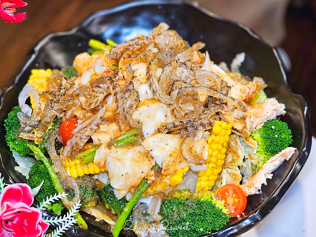 【萬里古早風味甕仔雞】北海岸萬里美食！甕仔雞、海鮮合菜，聚餐菜單攻略 @兔兒毛毛姊妹花