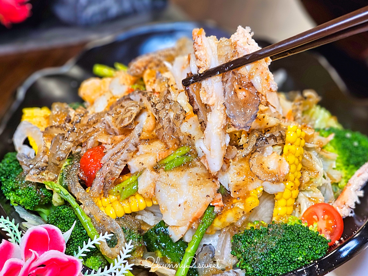 【萬里古早風味甕仔雞】北海岸萬里美食！甕仔雞、海鮮合菜，聚餐菜單攻略 @兔兒毛毛姊妹花