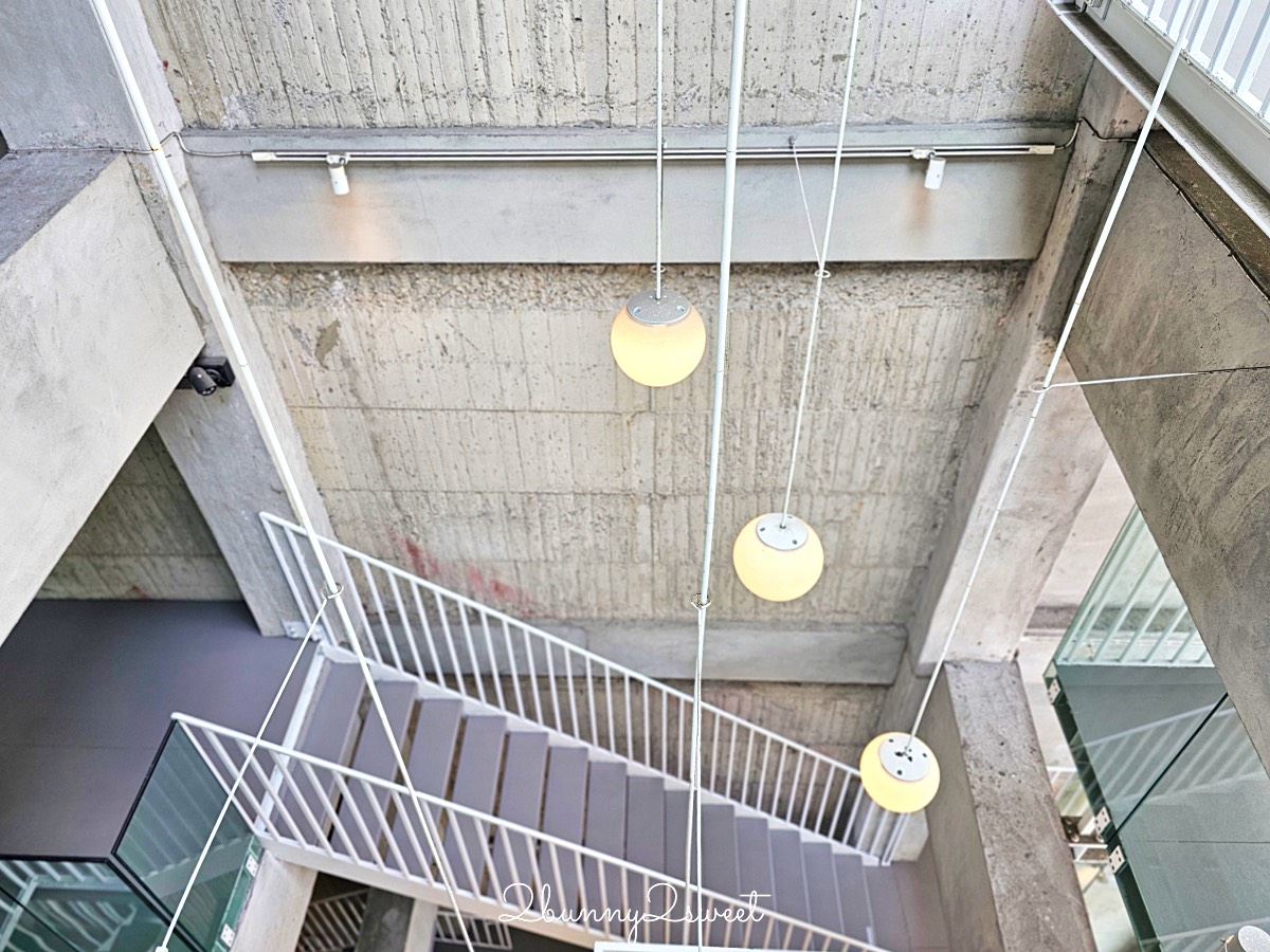 【南埕衖事】台南冰店推薦｜藤本壯介打造白色階梯建築，義式冰淇淋、咖啡與天空露臺 @兔兒毛毛姊妹花