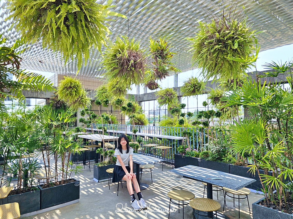 【南埕衖事】台南冰店推薦｜藤本壯介打造白色階梯建築，義式冰淇淋、咖啡與天空露臺 @兔兒毛毛姊妹花