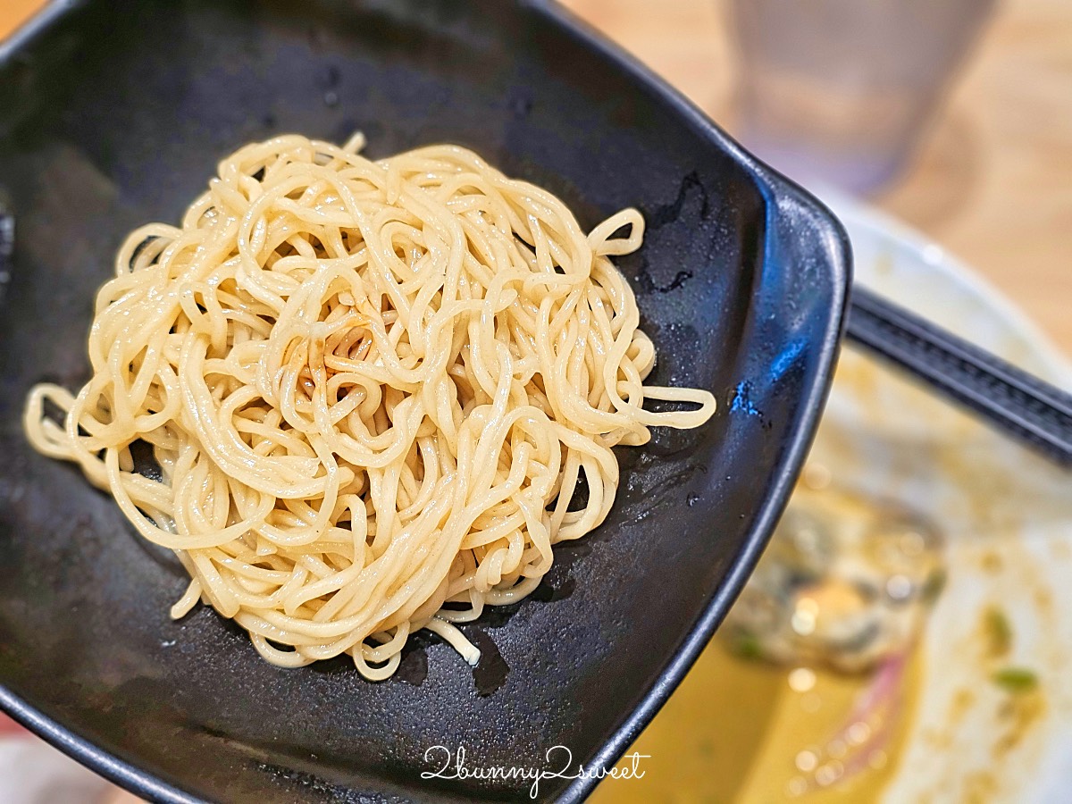 【二屋牡蠣拉麵】中山站赤峰街美食！濃厚牡蠣湯頭、免費加麵吃到飽 @兔兒毛毛姊妹花