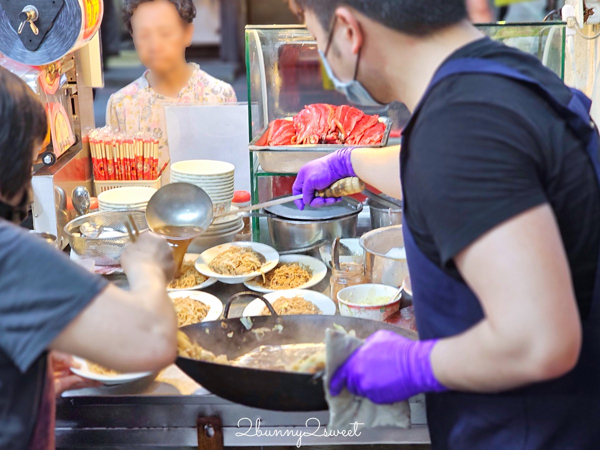 【黃家鱔魚意麵】台南國華街美食！100元鱔魚意麵，永樂市場排隊人氣小吃 @兔兒毛毛姊妹花