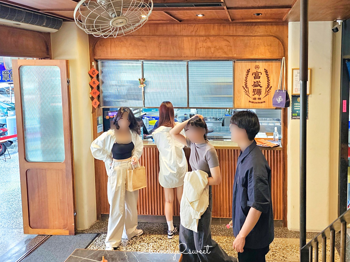 【富盛號碗粿】台南國華街美食｜70年老店碗粿、魚羹、文青新店面開箱 @兔兒毛毛姊妹花