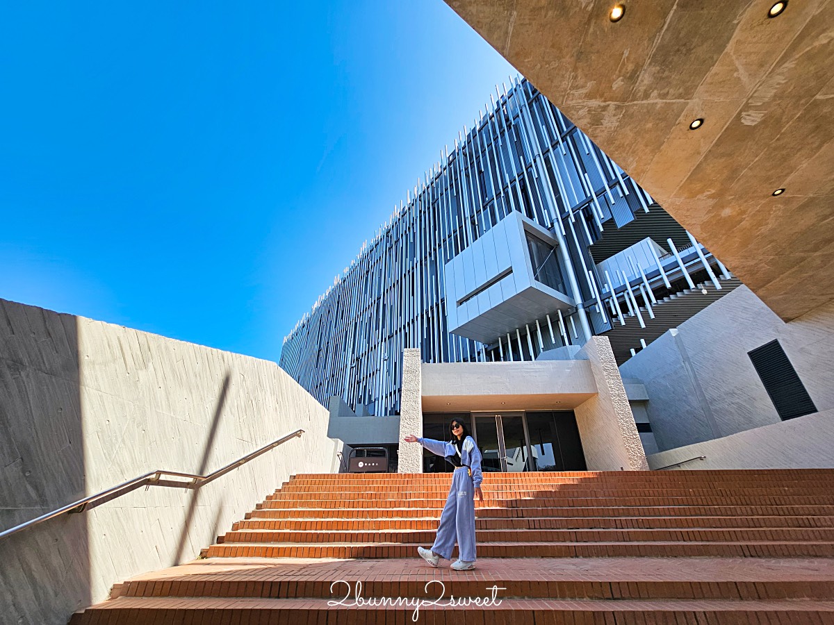鶯歌景點「新北市美術館」蘆葦叢裡的創意綠建築,外圍園區沙坑、戲水池免費玩 @兔兒毛毛姊妹花 鶯歌景點「新北市美術館」蘆葦叢裡的創意綠建築,外圍園區沙坑、戲水池免費玩 @兔兒毛毛姊妹花