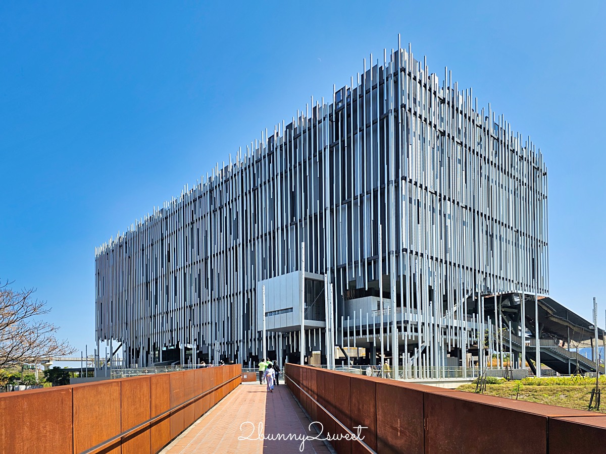 鶯歌景點「新北市美術館」蘆葦叢裡的創意綠建築,外圍園區沙坑、戲水池免費玩 @兔兒毛毛姊妹花 鶯歌景點「新北市美術館」蘆葦叢裡的創意綠建築,外圍園區沙坑、戲水池免費玩 @兔兒毛毛姊妹花