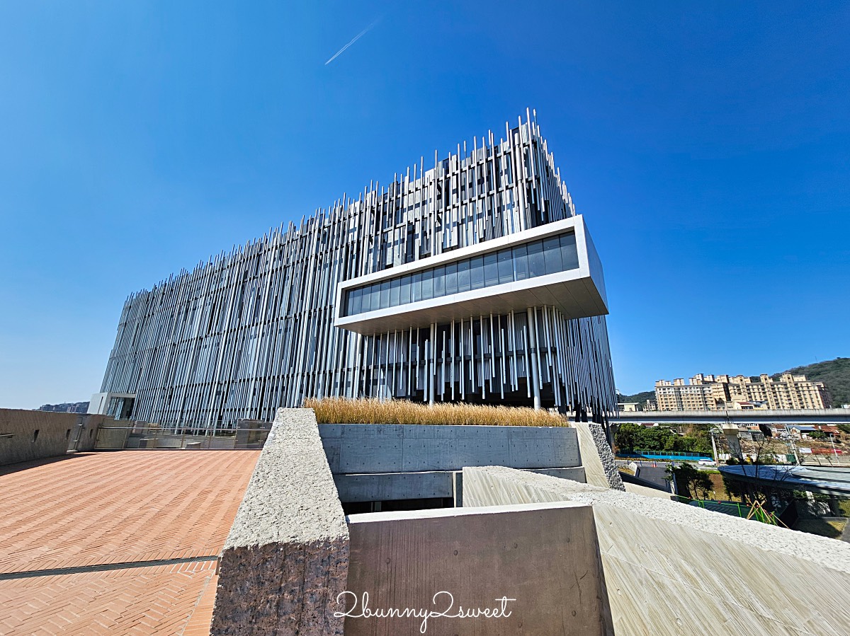 鶯歌景點「新北市美術館」蘆葦叢裡的創意綠建築,外圍園區沙坑、戲水池免費玩 @兔兒毛毛姊妹花 鶯歌景點「新北市美術館」蘆葦叢裡的創意綠建築,外圍園區沙坑、戲水池免費玩 @兔兒毛毛姊妹花