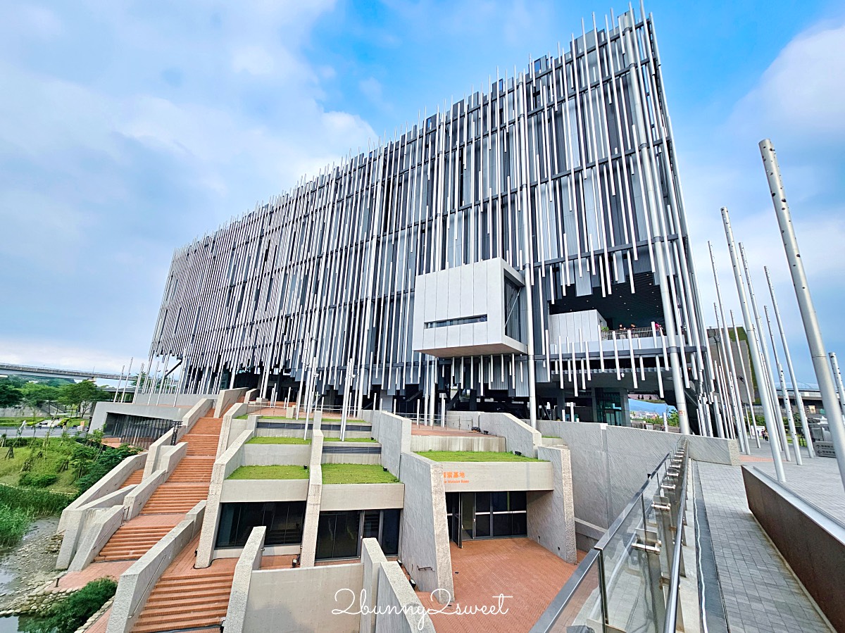 鶯歌景點「新北市美術館」蘆葦叢裡的創意綠建築,外圍園區沙坑、戲水池免費玩 @兔兒毛毛姊妹花 鶯歌景點「新北市美術館」蘆葦叢裡的創意綠建築,外圍園區沙坑、戲水池免費玩 @兔兒毛毛姊妹花