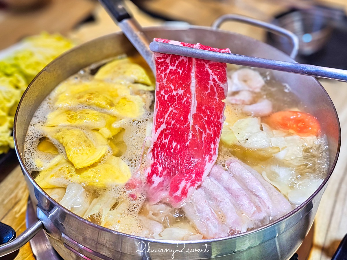 【汕頭泉成沙茶火鍋】高雄美麗島站必吃高雄沙茶火鍋創始老店,韓星也來吃 @兔兒毛毛姊妹花 【汕頭泉成沙茶火鍋】高雄美麗島站必吃高雄沙茶火鍋創始老店,韓星也來吃 @兔兒毛毛姊妹花